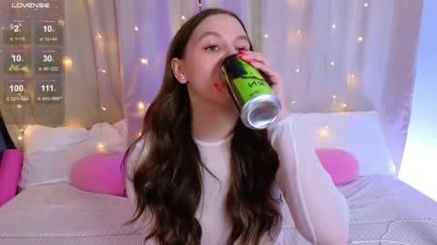 Snapshot of kira_briis chatting on April 27, 2026, 6:17 pm Kira Briis online show from April 27, 2026, 6:17 pm