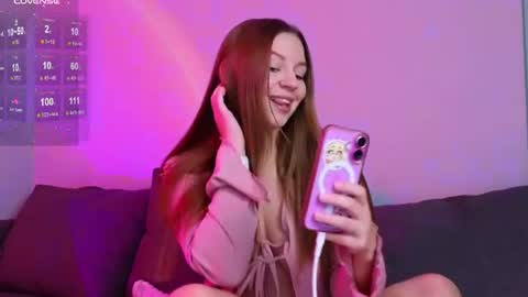 Snapshot of kira_briis chatting on July 6, 2026, 7:05 pm Kira Briis online show from July 6, 2026, 7:05 pm