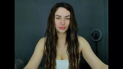 Snapshot of kira_love1 chatting on April 18, 2026, 5:44 am Kira love1 online show from April 18, 2026, 5:44 am