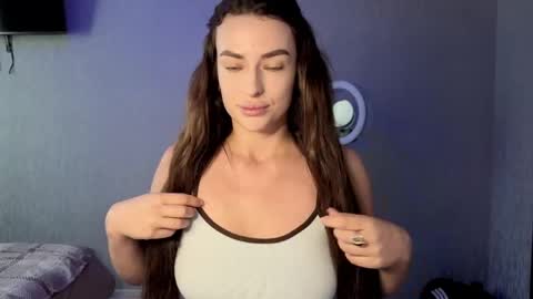Snapshot of kira_love1 chatting on May 26, 2026, 2:02 pm Kira love1 online show from May 26, 2026, 2:02 pm