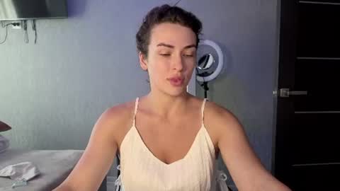 Snapshot of kira_love1 chatting on July 3, 2026, 8:43 am Kira love1 online show from July 3, 2026, 8:43 am