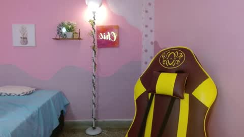 Snapshot of kira_lyn chatting on February 23, 2026, 12:57 pm Kira 3 online show from February 23, 2026, 12:57 pm