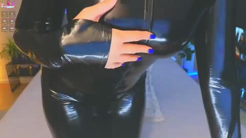 Snapshot of kira_sexxx chatting on April 26, 2026, 8:28 pm Kira online show from April 26, 2026, 8:28 pm
