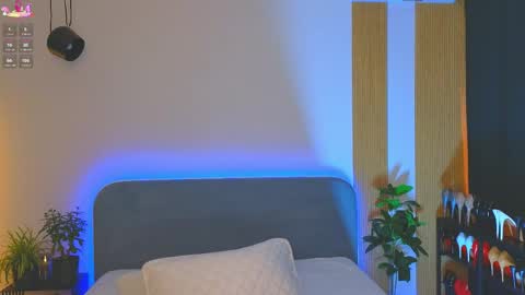 Snapshot of kira_sexxx chatting on May 20, 2026, 11:33 pm Kira online show from May 20, 2026, 11:33 pm
