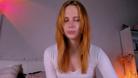 Snapshot of kira_sunrise chatting on April 27, 2026, 4:21 am Kira online show from April 27, 2026, 4:21 am