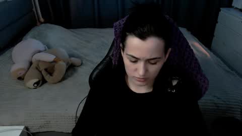 Kira  follow me  online show from March 4, 2026, 11:00 pm