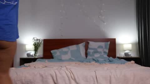 kira bloom online show from April 28, 2026, 8:52 am