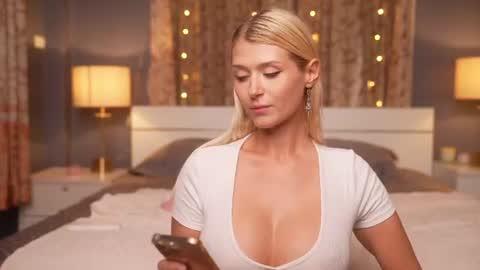 kira bloom online show from June 20, 2026, 3:15 pm