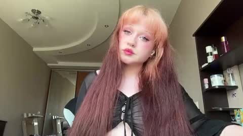 Snapshot of kirakim_love chatting on May 19, 2026, 9:48 am kirakim_love online show from May 19, 2026, 9:48 am