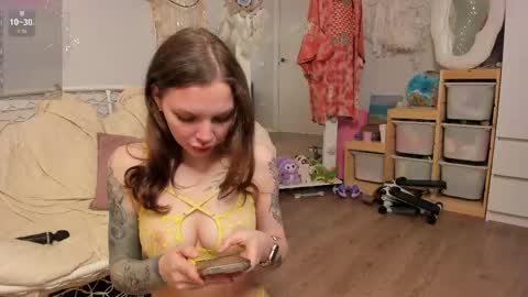 little vampire online show from April 23, 2026, 5:19 am