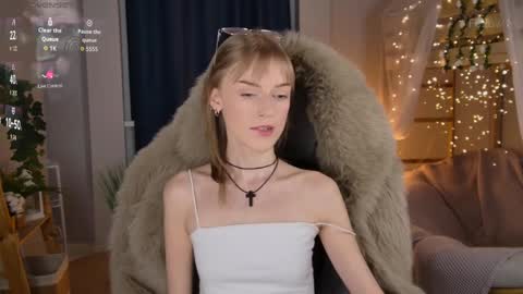 Kira online show from April 10, 2026, 11:53 pm