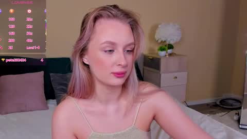 Kira online show from February 5, 2026, 1:43 am