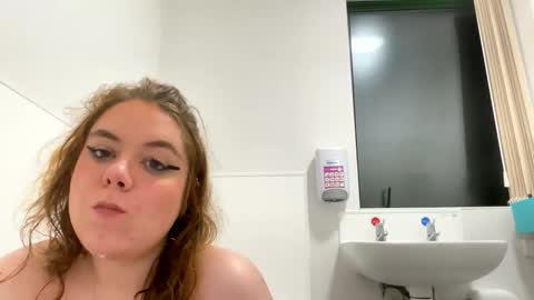 kiraslut981151 online show from March 2, 2026, 9:32 pm