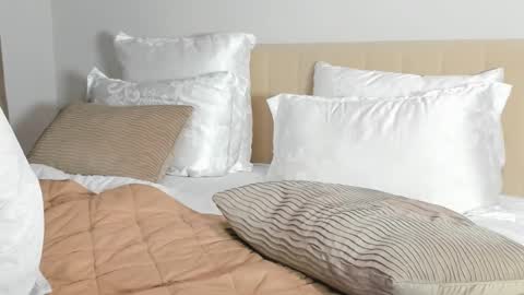 Kira online show from March 28, 2026, 8:08 pm