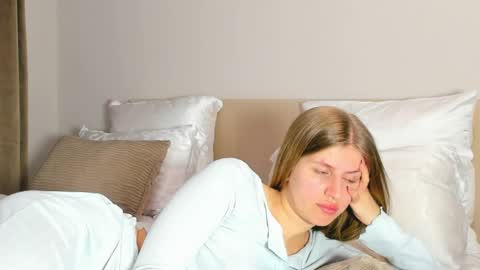 Kira online show from April 13, 2026, 8:03 pm