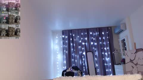 Snapshot of kisi_missi chatting on December 6, 2024, 2:35 am Kisi online show from December 6, 2024, 2:35 am