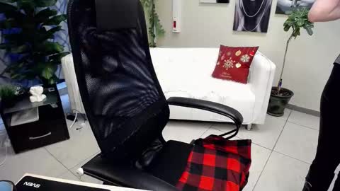 Louise online show from January 18, 2026, 8:51 am