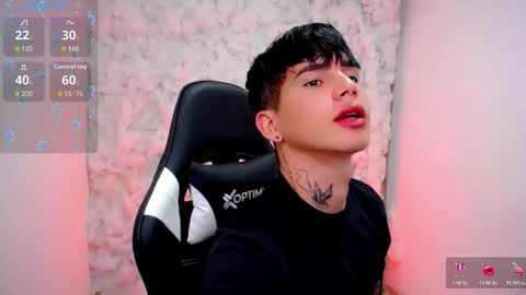 kiss_whitee online show from November 13, 2025, 7:46 pm