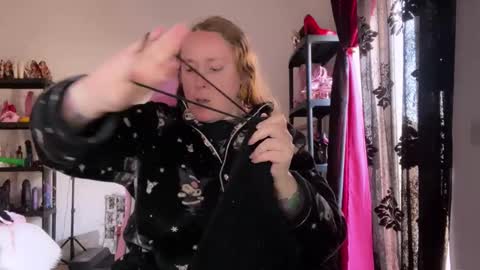 kissica online show from February 11, 2026, 2:33 pm