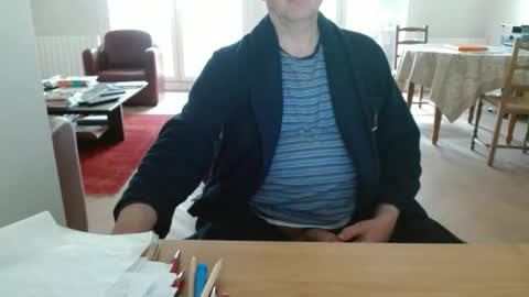 Snapshot of kisslog1 chatting on May 14, 2026, 6:42 am kisslog1 online show from May 14, 2026, 6:42 am