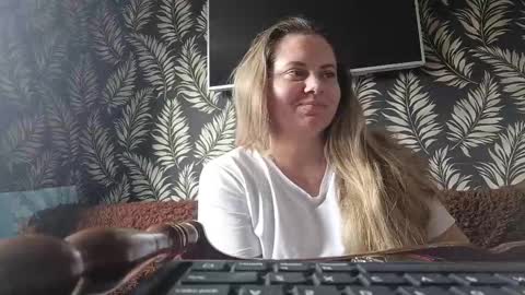 Snapshot of kissmelory chatting on November 10, 2025, 11:20 am kissmelory online show from November 10, 2025, 11:20 am