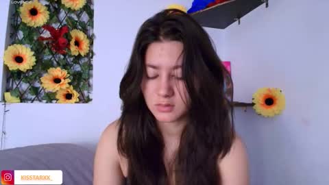 Snapshot of kisstarxxx chatting on February 21, 2026, 3:18 am Helena and Brad online show from February 21, 2026, 3:18 am