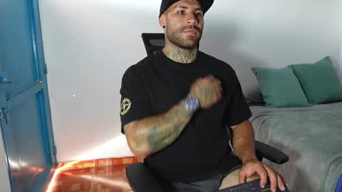 Snapshot of kite__ chatting on January 29, 2025, 9:50 pm kite__ online show from January 29, 2025, 9:50 pm