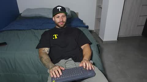 Snapshot of kite__ chatting on September 25, 2025, 3:32 am kite__ online show from September 25, 2025, 3:32 am