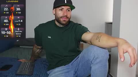 Snapshot of kite__ chatting on October 20, 2025, 5:35 pm kite__ online show from October 20, 2025, 5:35 pm