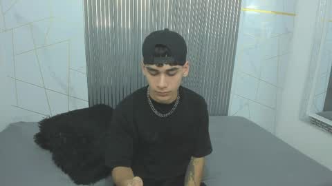 kitsune_44 online show from April 4, 2026, 7:22 pm