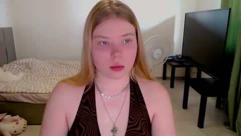 Snapshot of kitten_jenny01 chatting on July 19, 2026, 1:48 pm Jennyblonde and Emmabrunette online show from July 19, 2026, 1:48 pm