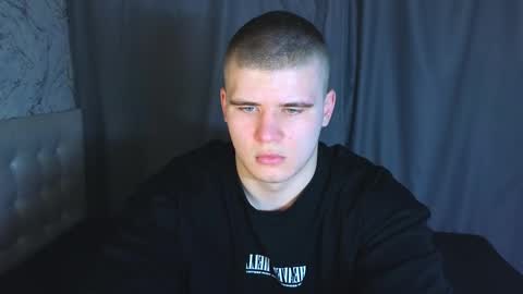 Snapshot of kittenmur chatting on December 10, 2024, 12:05 pm Vlad online show from December 10, 2024, 12:05 pm