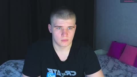 Snapshot of kittenmur chatting on February 19, 2025, 6:43 pm Vlad online show from February 19, 2025, 6:43 pm