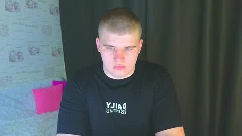 Snapshot of kittenmur chatting on September 20, 2025, 9:38 pm Vlad online show from September 20, 2025, 9:38 pm