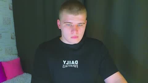 Snapshot of kittenmur chatting on October 7, 2025, 4:15 pm Vlad online show from October 7, 2025, 4:15 pm