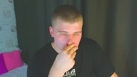 Snapshot of kittenmur chatting on October 8, 2025, 2:58 pm Vlad online show from October 8, 2025, 2:58 pm