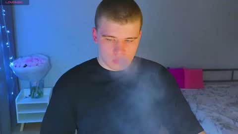 Snapshot of kittenmur chatting on October 20, 2025, 12:16 pm Vlad online show from October 20, 2025, 12:16 pm