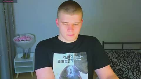 Snapshot of kittenmur chatting on October 31, 2025, 8:32 pm Vlad online show from October 31, 2025, 8:32 pm