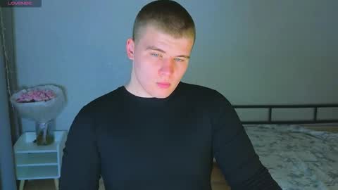 Snapshot of kittenmur chatting on November 3, 2025, 9:16 pm Vlad online show from November 3, 2025, 9:16 pm