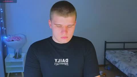 Snapshot of kittenmur chatting on November 4, 2025, 9:47 pm Vlad online show from November 4, 2025, 9:47 pm