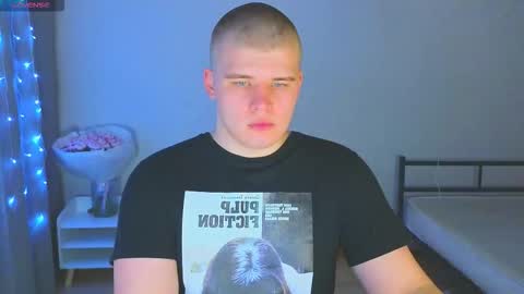 Snapshot of kittenmur chatting on November 6, 2025, 8:43 pm Vlad online show from November 6, 2025, 8:43 pm