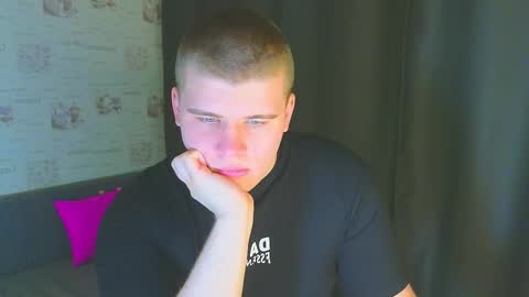 Snapshot of kittenmur chatting on November 14, 2025, 8:51 pm Vlad online show from November 14, 2025, 8:51 pm