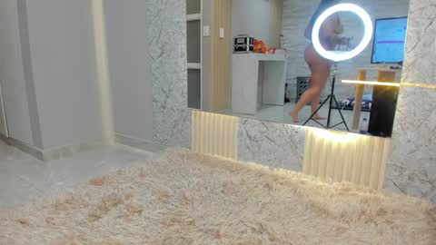 kitty__diamond_ online show from January 1, 2025, 1:26 am