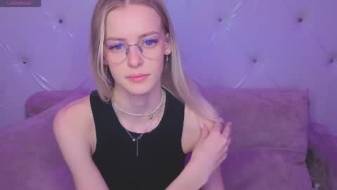 Snapshot of kitty__like18 chatting on May 17, 2026, 12:52 am Kitty online show from May 17, 2026, 12:52 am