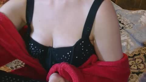 Kitti online show from November 21, 2025, 7:45 pm