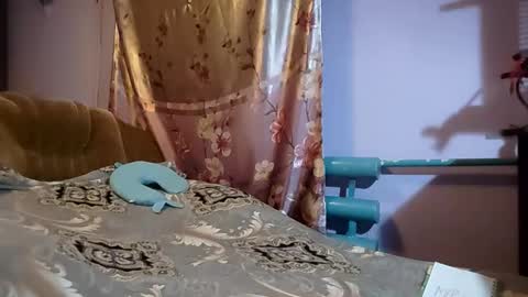 Kitti online show from November 30, 2025, 5:00 am