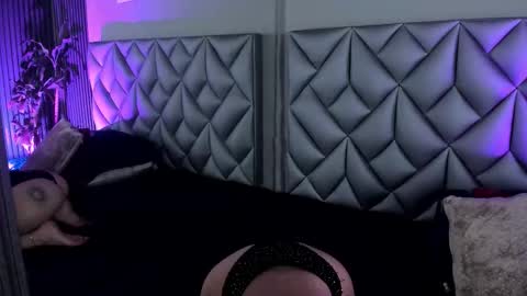   online show from October 15, 2025, 9:15 pm