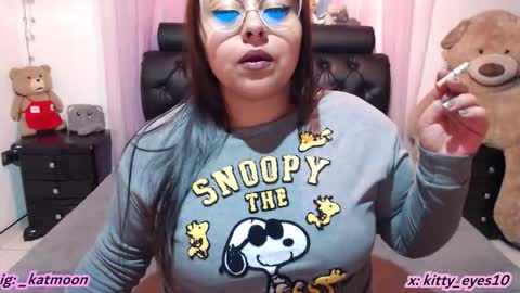 Snapshot of kitty_eyes chatting on February 9, 2026, 3:43 am kitty online show from February 9, 2026, 3:43 am