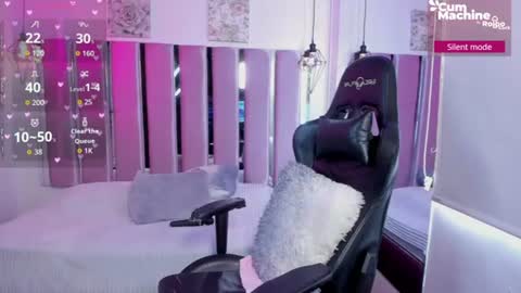 Kitty  online show from June 11, 2026, 7:23 pm