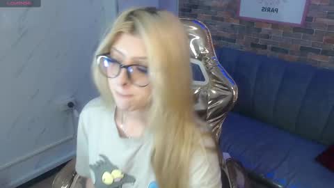 kitty_fox_b online show from March 10, 2025, 3:52 pm